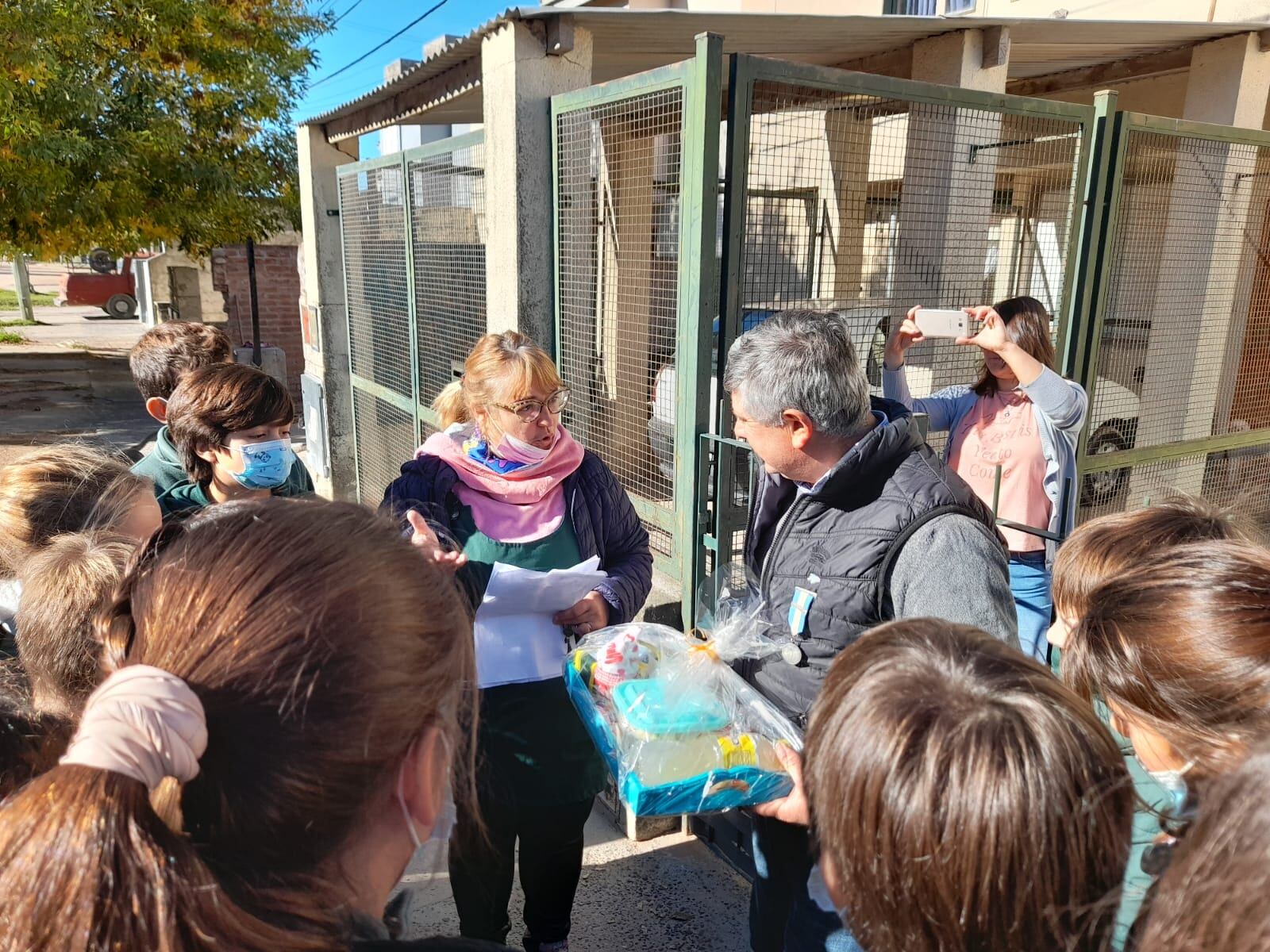 Alumnos del Jesús Adolescente sorprendieron a Veteranos de Malvinas con un desayuno