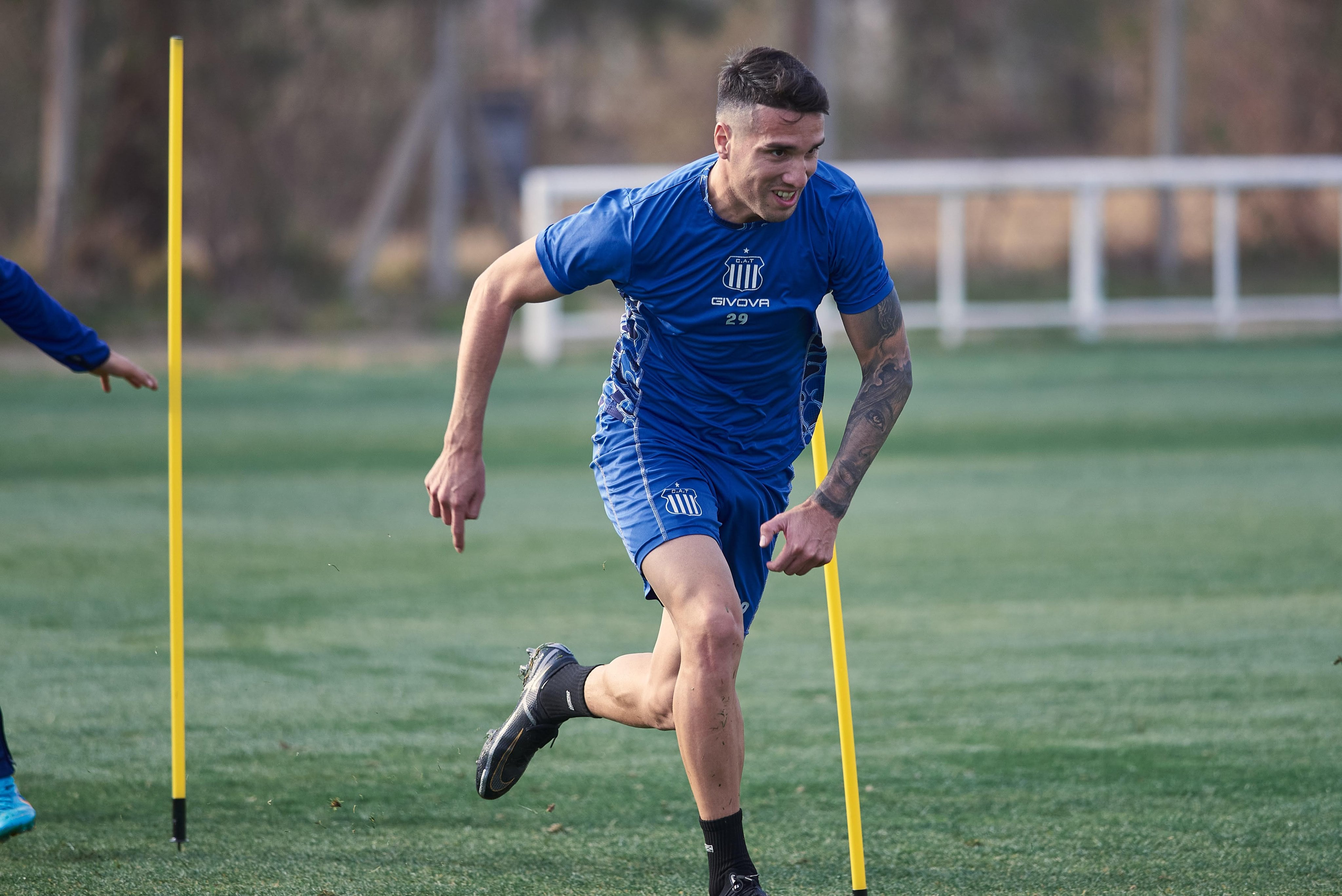 Gastón Benavídez, lateral de Talleres, en un entrenamiento en el predio. (Prensa Talleres)