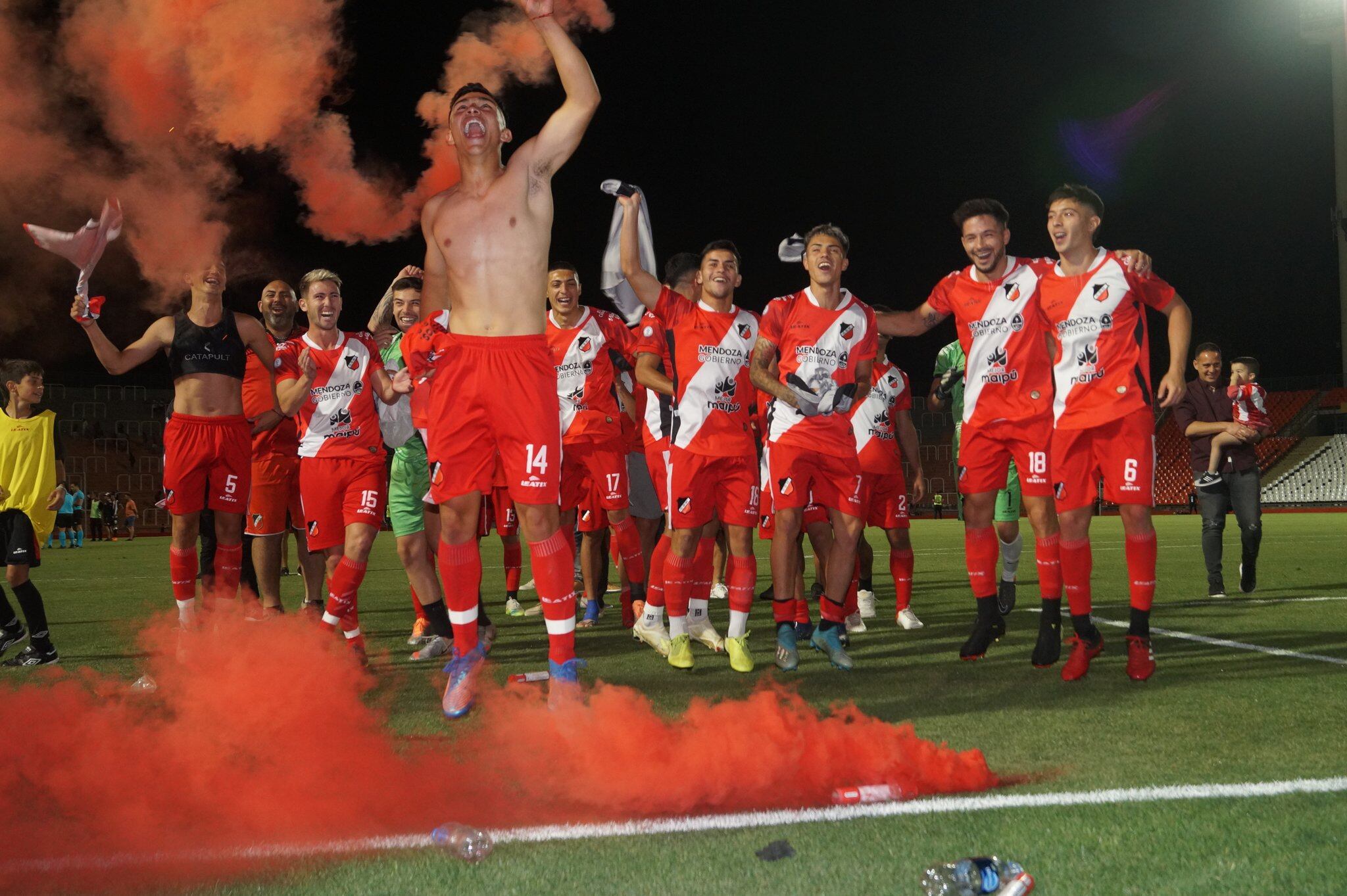 El festejo del Deportivo Maipú.