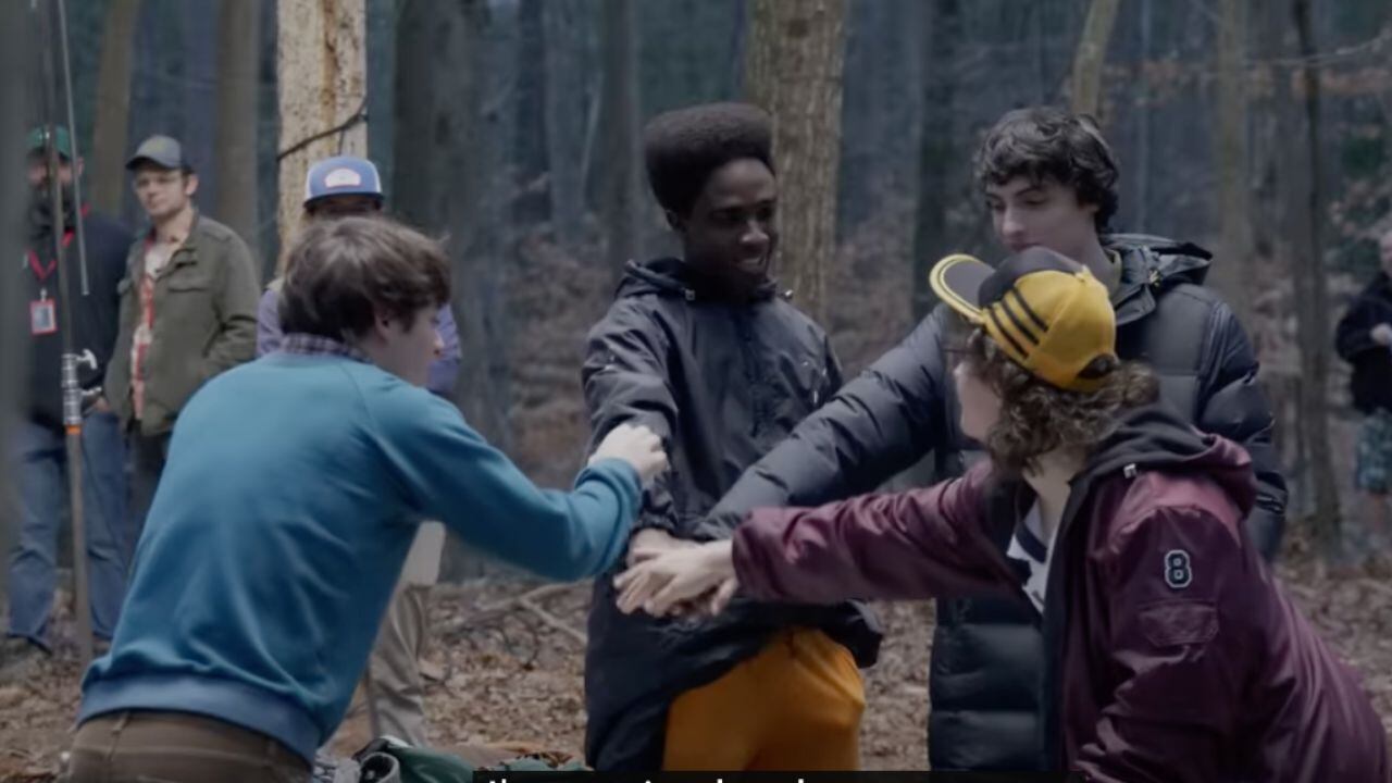 Noah Schnapp "Will" (extremo izquierdo), Caleb McLaughlin "Lucas" (izquierda) , Finn Wolfhard "Mike" (derecha) y Gaten Matarazzo "Dustin" (extremo derecho).