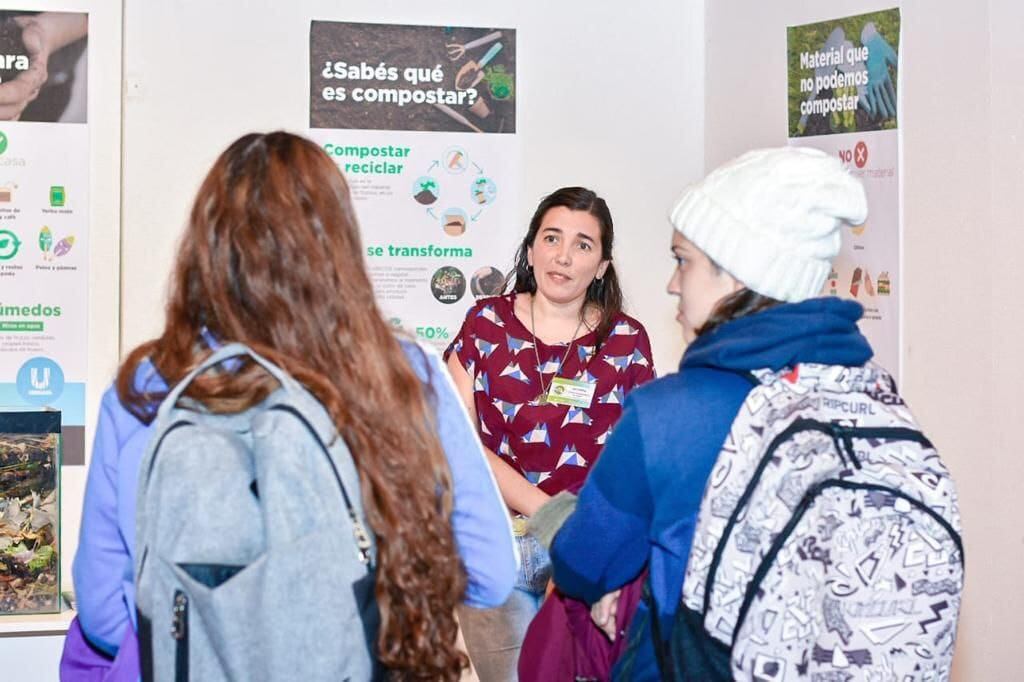 En la jornada se dieron varias exposiciones que apuntan al desarrollo de un ambiente sostenible, implementando las medidas necesaria para tener una ciudad sostenible.