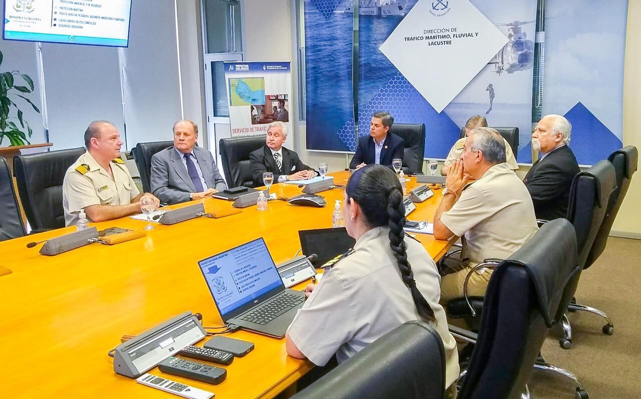 El encuentro tuvo lugar en el Edificio Guardacostas, sede de la Prefectura Naval Argentina.