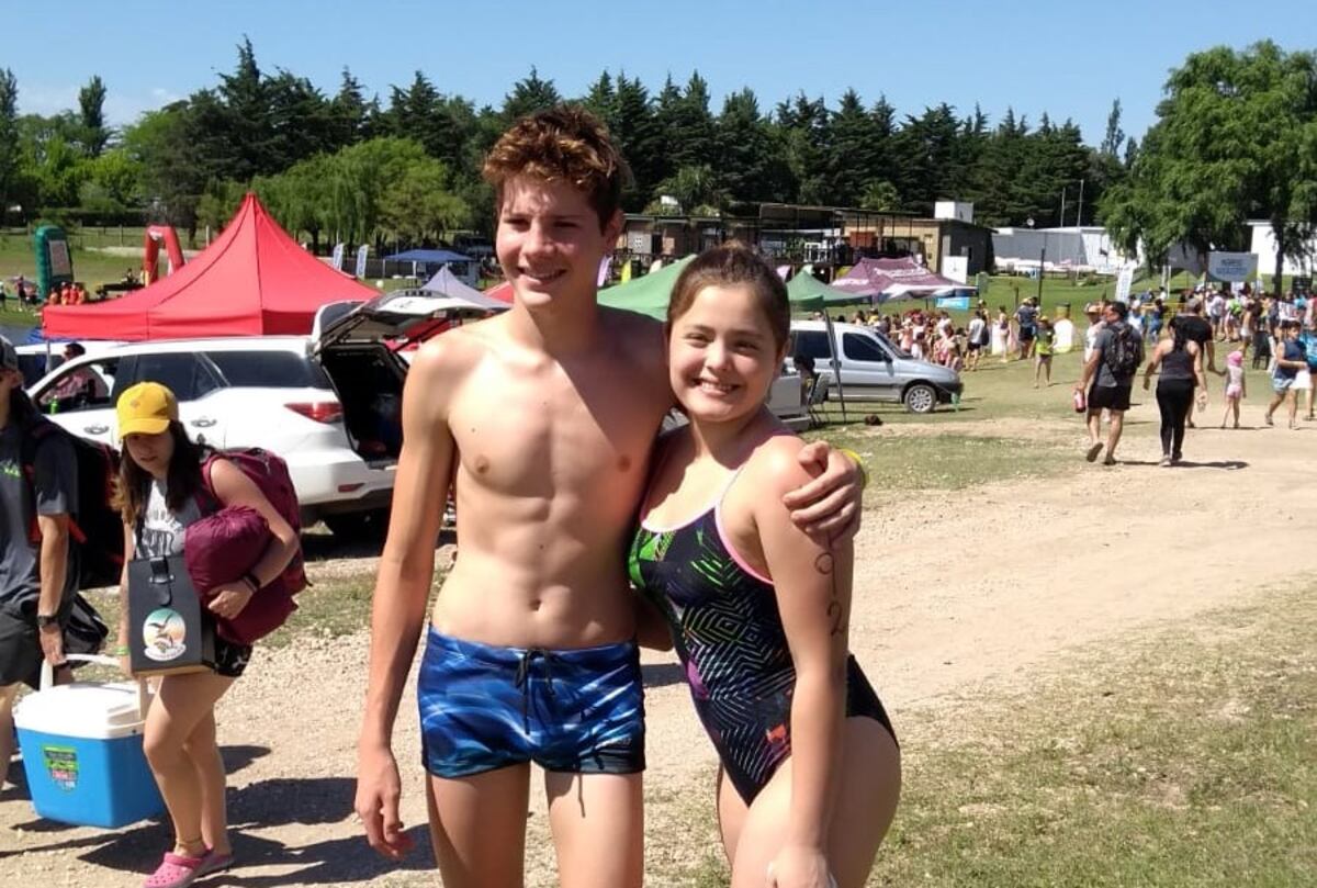 Agostina Núñez y Santino Carignano de Arroyito obtuvieron excelentes resultados en aguas abiertas