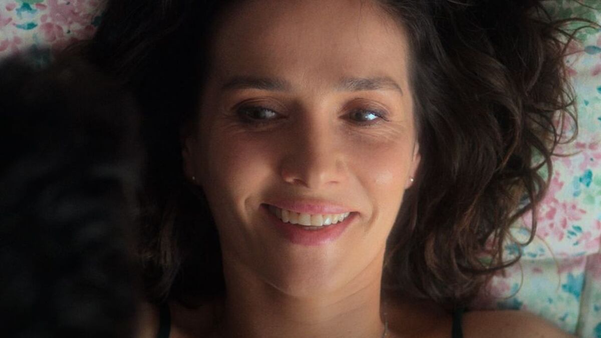 Casi muerta: una sátira inteligente sobre la muerte con Natalia Oreiro y Fernán Mirás