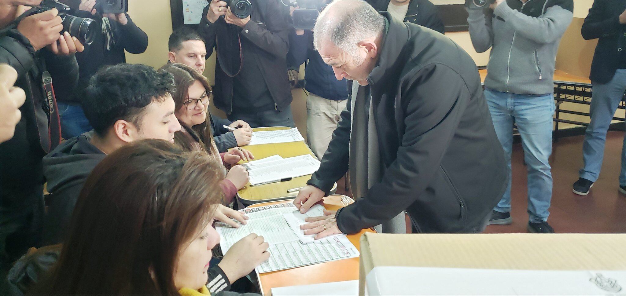 Luis Juez emitió su voto.