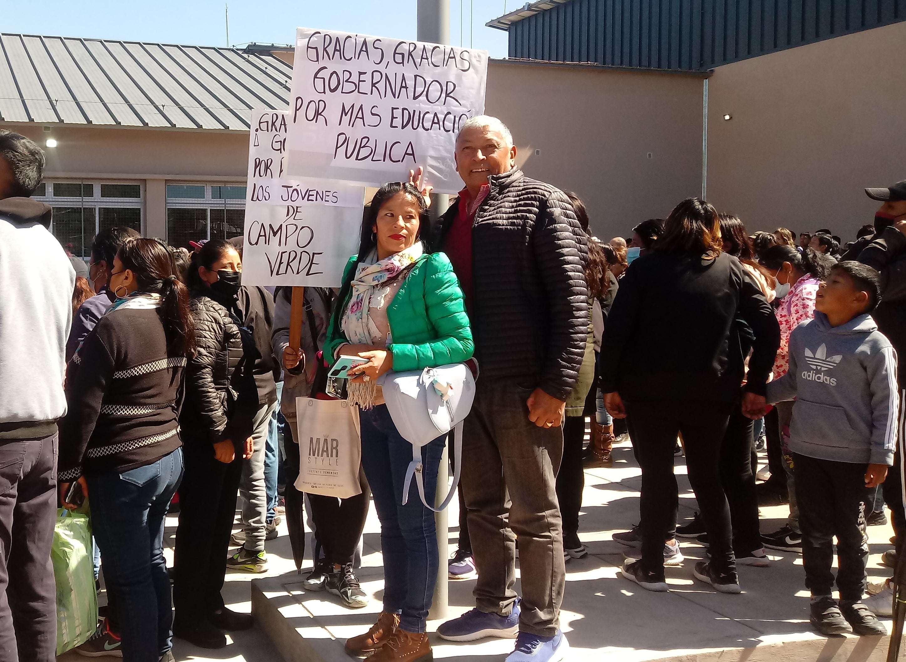 Vecinos del sector expresaron su beneplácito por la inauguración del edificio para el Colegio Secundario n.° 39 en el barrio Campo Verde de San Salvador de Jujuy.