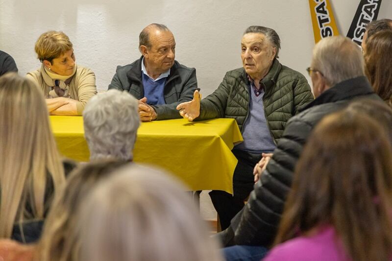 Reunión de  candidatos, dirigentes y referentes históricos del Movimiento Vecinal