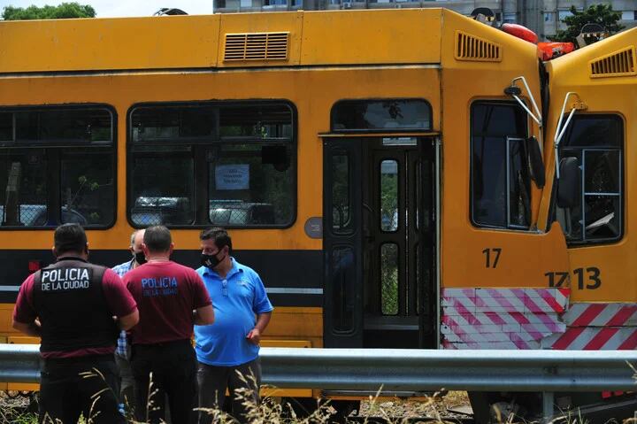 Choque frontal del Premetro en el barrio porteño de Villa Lugano dejó al menos siete heridos. (Clarín)