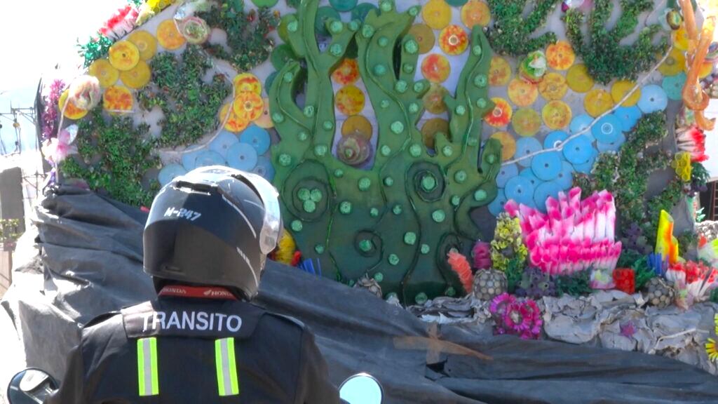 Meticulosas obras de arte sobre ruedas son las carrozas y carruajes que la estudiantina jujeña construye todos los años para recibir a la primavera y celebrar a la juventud.