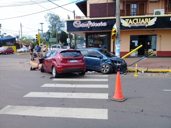 Siniestro vial en Posadas dejó solo daños materiales.