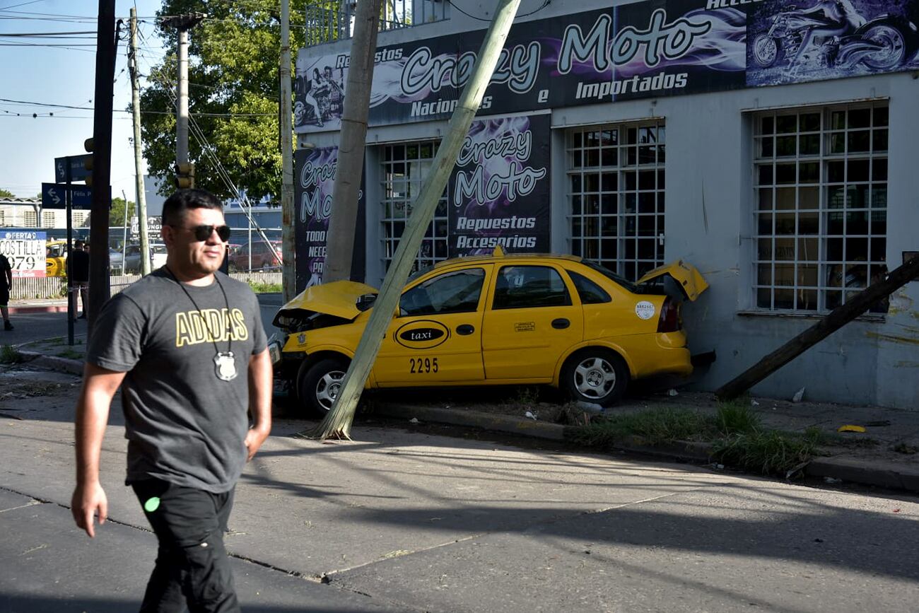 Accidente protagonizado por José Carmona, asesino de Gabriela Ceppi, durante su fuga. (Facundo Luque / La Voz)