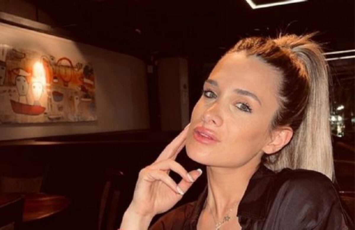 Cami Homs encandiló con un vestido repleto de brillos y las bucaneras más buscaneras esta temporada