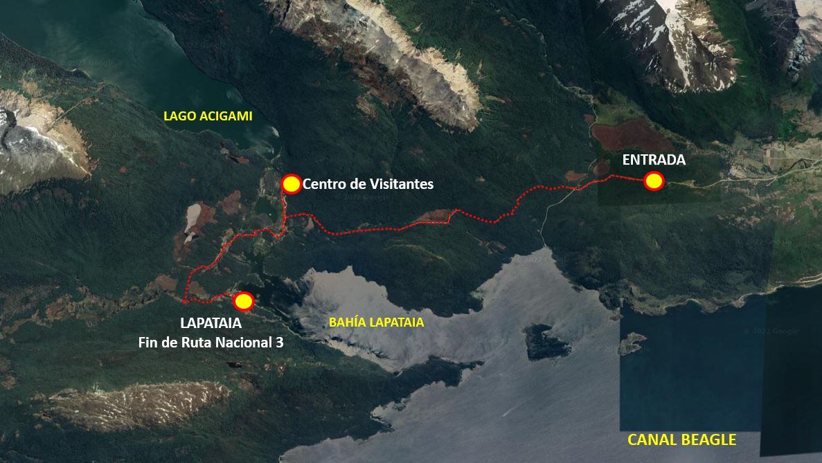 El Centro de Visitantes se ubica a 8 kilómetros desde la entrada del Parque Nacional Tierra del Fuego. En el recorrido se puede disfrutar de grandes paisajes, donde se avistará flora y fauna autóctona, además de las variaciones geográficas del lugar.