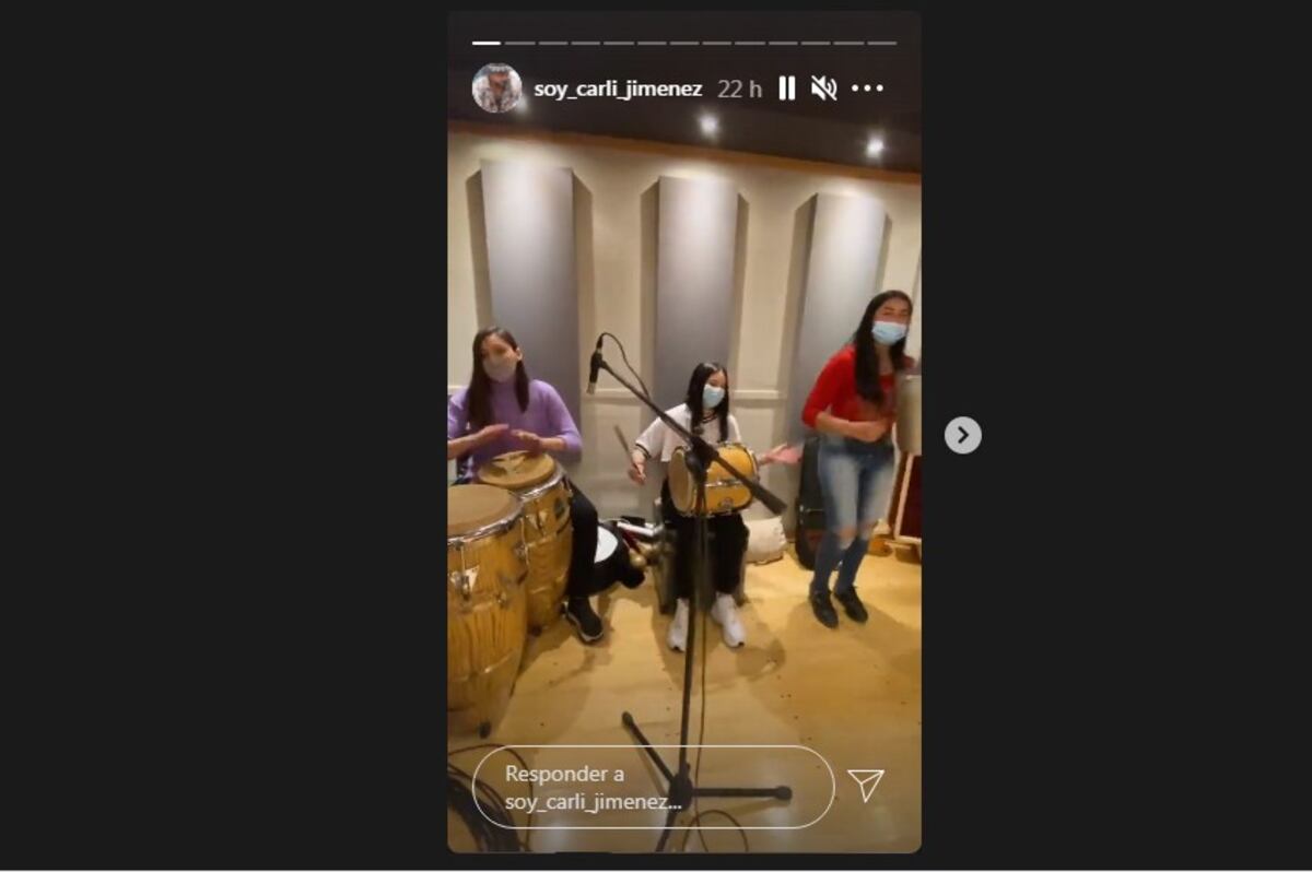La Mona Jiménez, con participación femenina en los ensayos de su banda