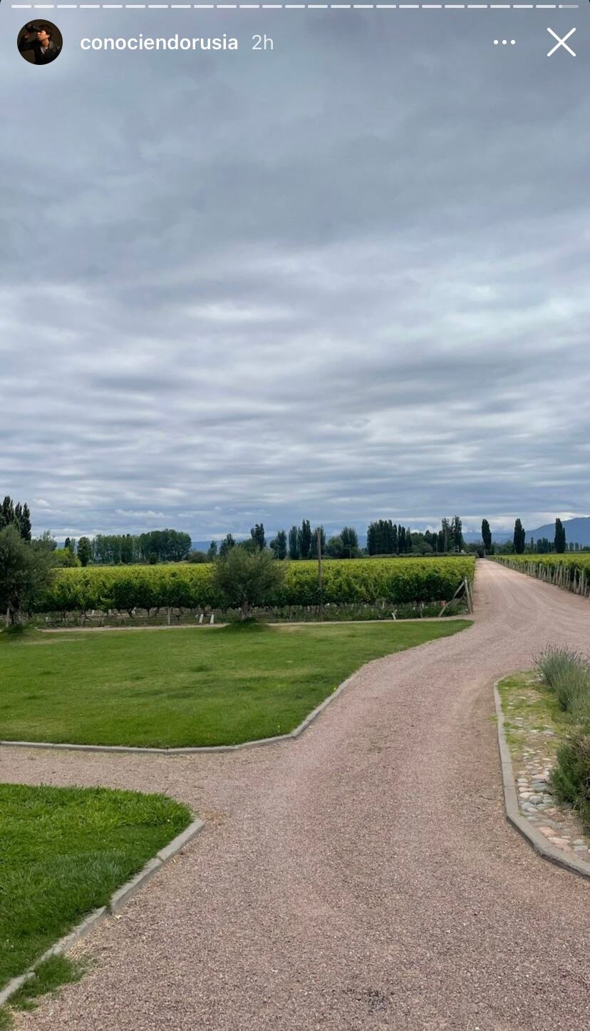 El artista compartió fotos de su estadía en Mendoza, donde el vino fue la estrella principal. 