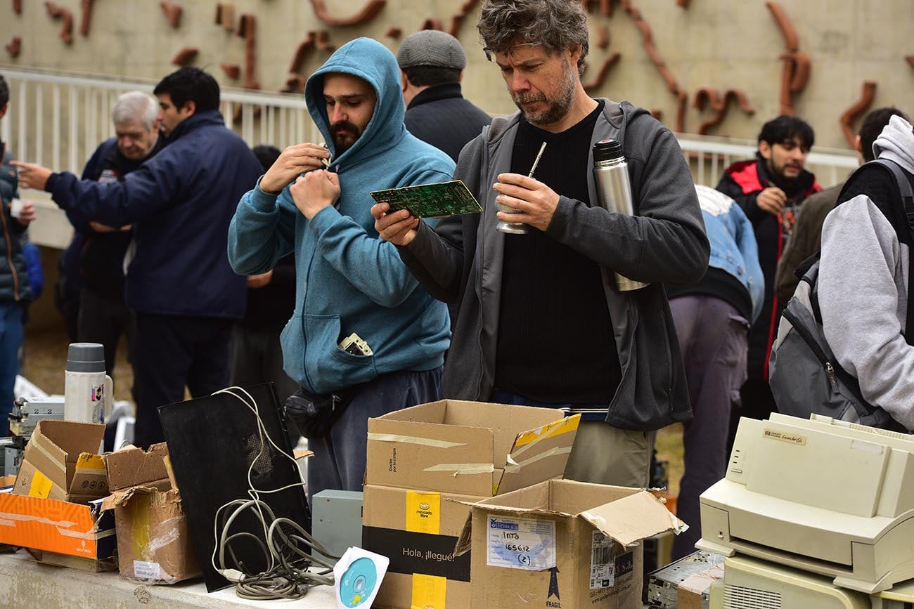 Reciclan dispositivos electrónicos.