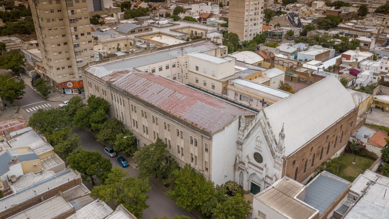 El director de un colegio organizó una campaña para donar sangre en Bahia Blanca