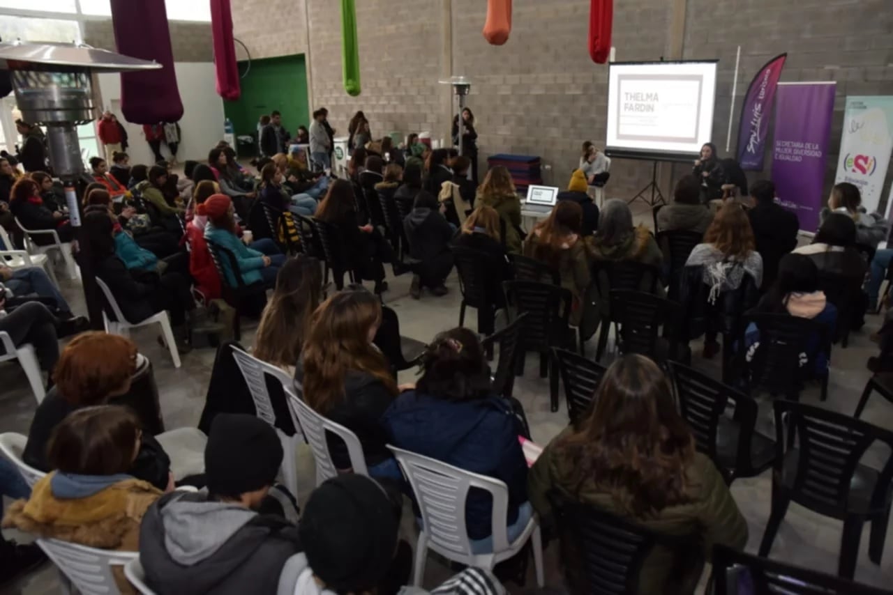 Charla de Thelma Fardín.