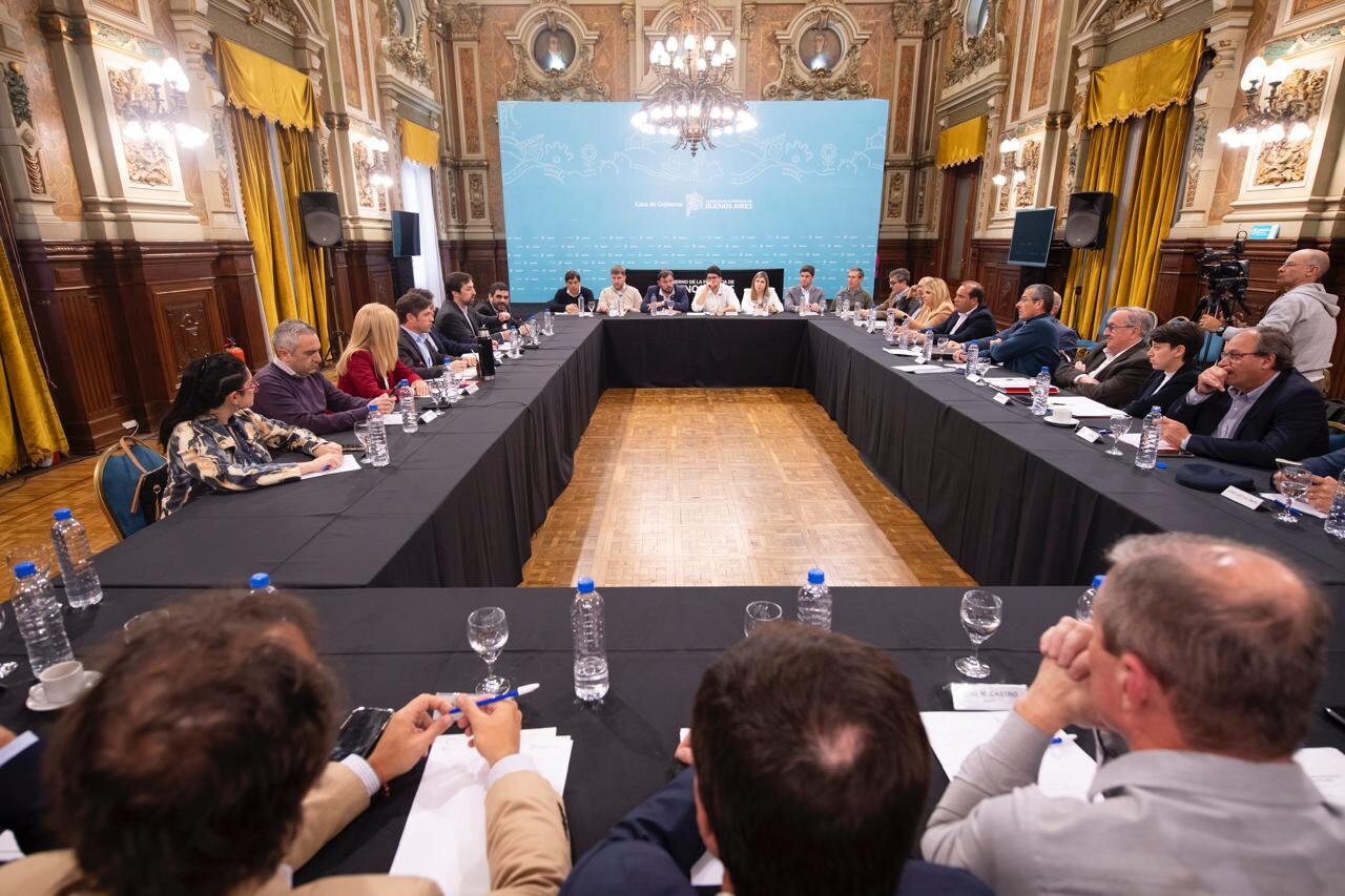 Lucía Gómez e intendentes de la UCR se reunieron con el Gobernador Axel Kicillof