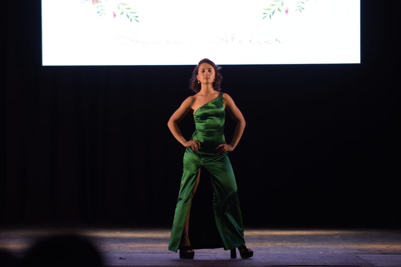 Se realizó la novena edición del desfile In/Out Pasarela que organizan las alumnas de la tecnicatura en Diseño de Indumentaria de Ugacoop.