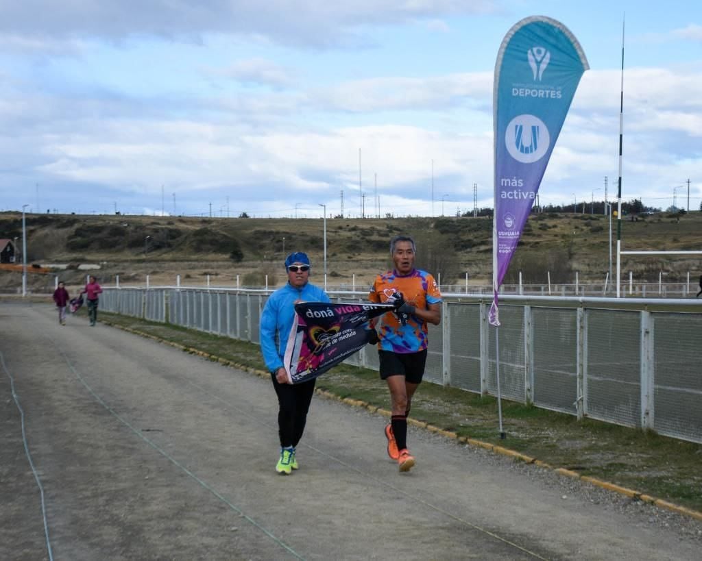 Deportistas locales y de otros lugares del país, se reunieron en Ushuaia para participar de la propuesta solidaria.