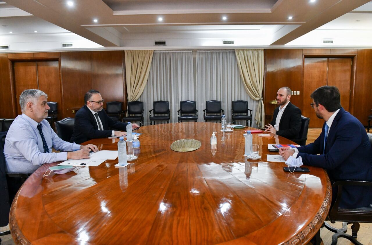 Martín Guzmán y Roberto Feletti trabajarán juntos para reorganizar los precios. 