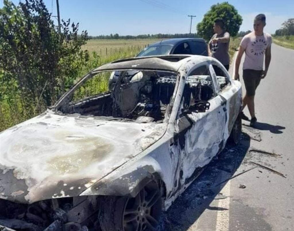 El auto BMW que utilizaron los jóvenes desaparecidos desde el viernes.