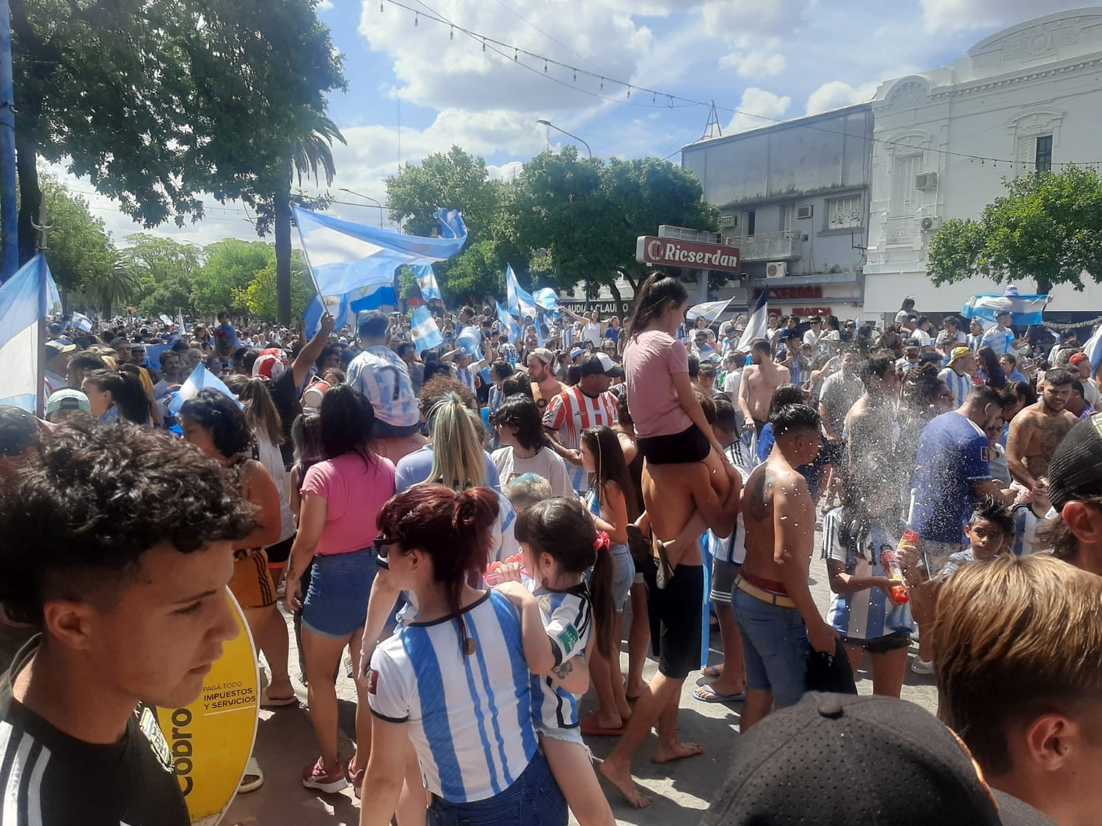 Rafaela gritó bien fuerte Argentina campeón!!!