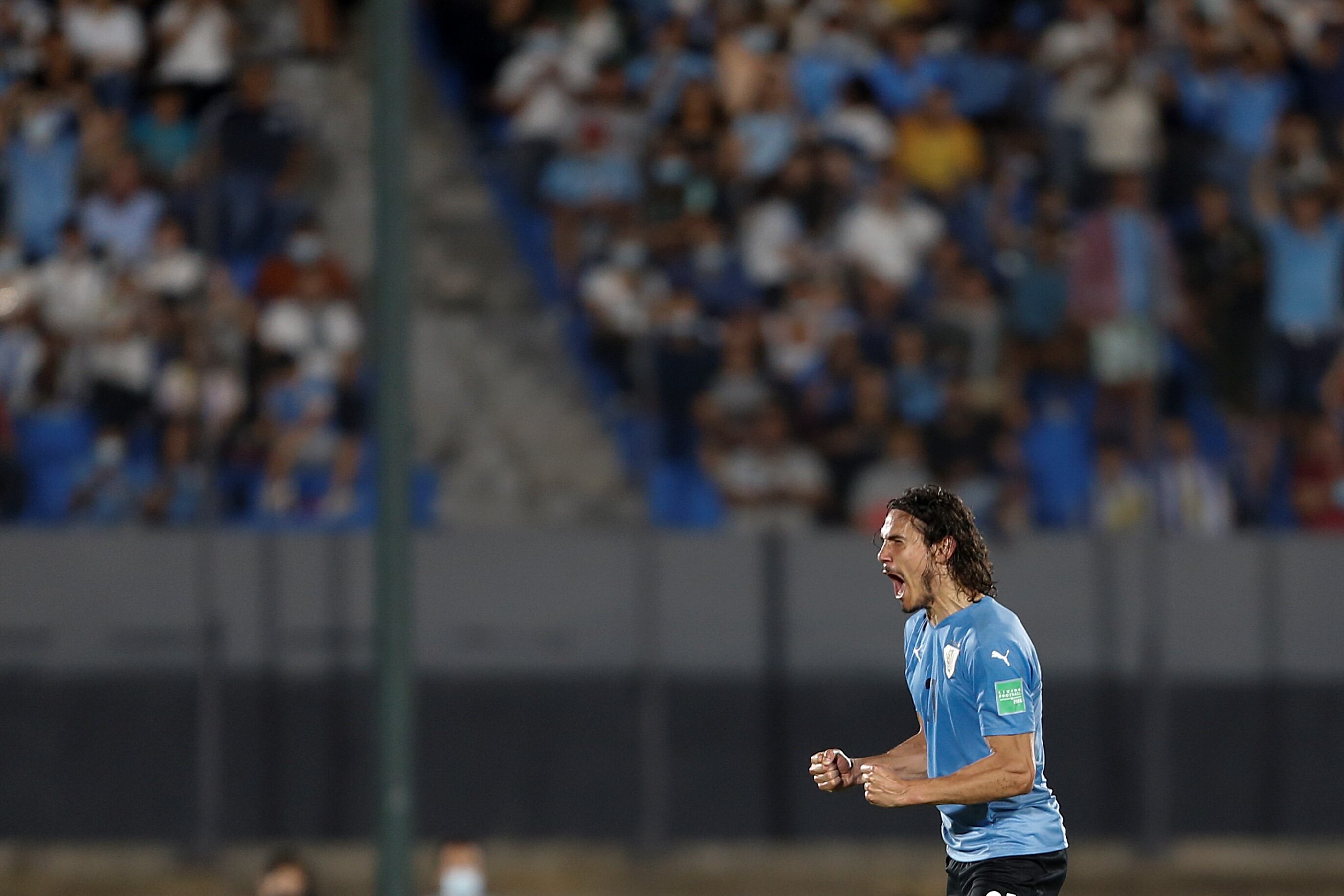 Edinson Cavani comenzará este lunes su camino en Boca, con una presentación al estilo internacional. (AP)