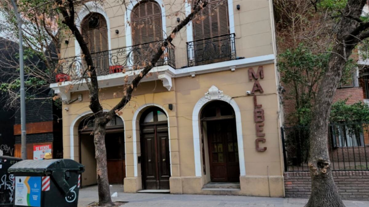 Se desplomaron pedazos del techo de un boliche en Nueva Córdoba: hay personas lesionadas