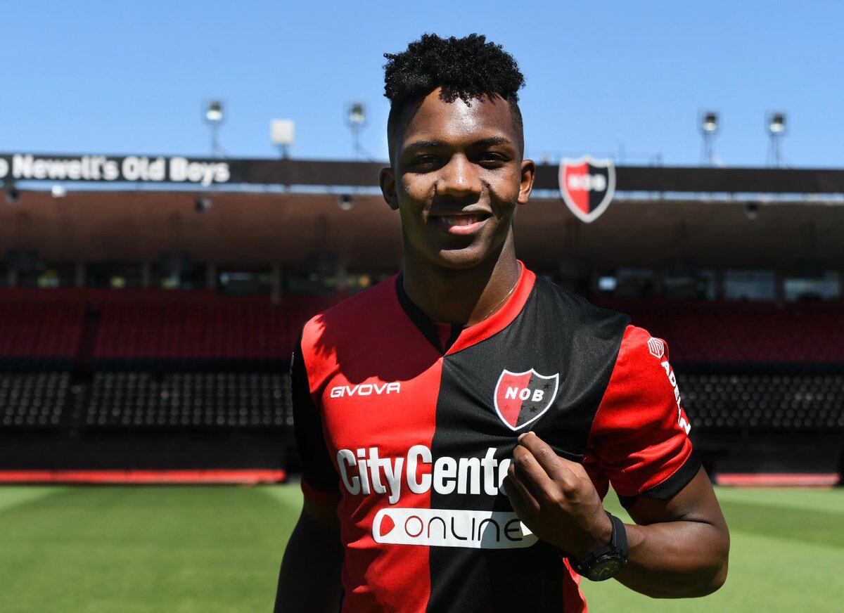 Newell’s presentó a Djorkaeff Reasco y sumó otro delantero a horas del debut