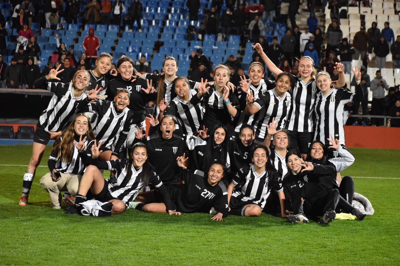 Gimnasia campeón de la Copa de Oro de fútbol femenino de la LMF.