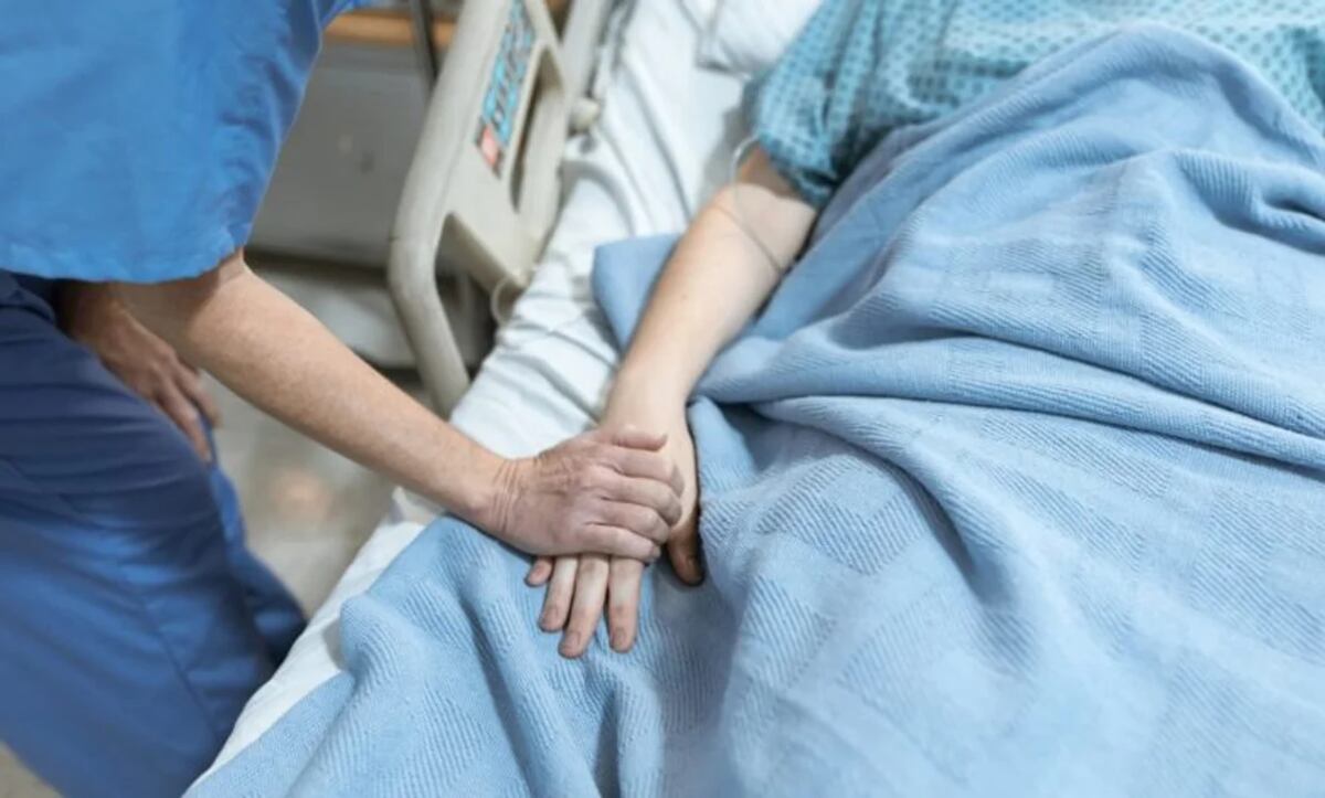 Violencia obstétrica: un médico le ligó las trompas a una mujer por error en un hospital de Mendoza