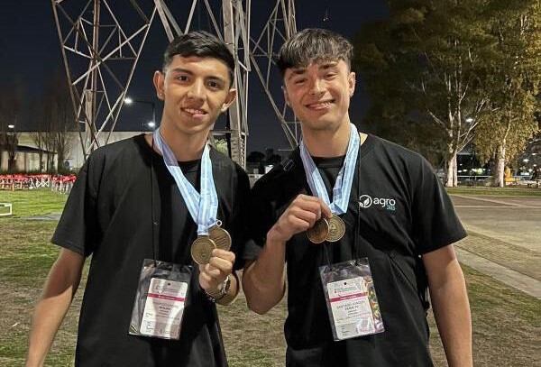 Mauricio Molina y Santiago Peralta de Arroyito fueron premiados en Tecnopolis por su Proyecto