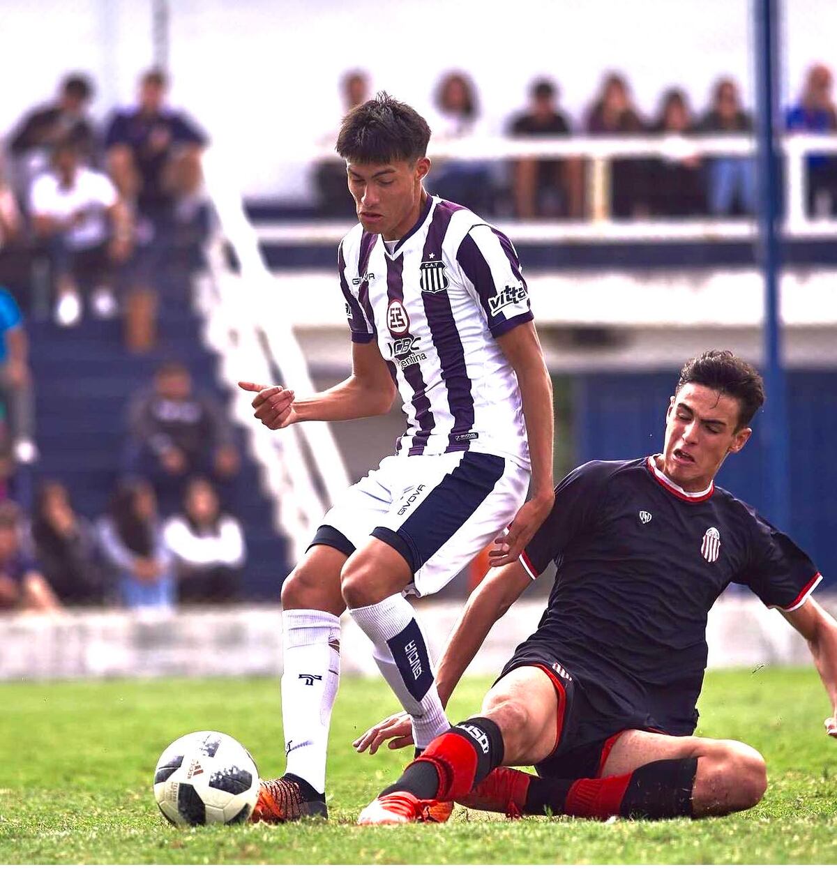 Axel Pedraza juega en la sexta de Talleres y sueña con llegar al primer equipo de la T