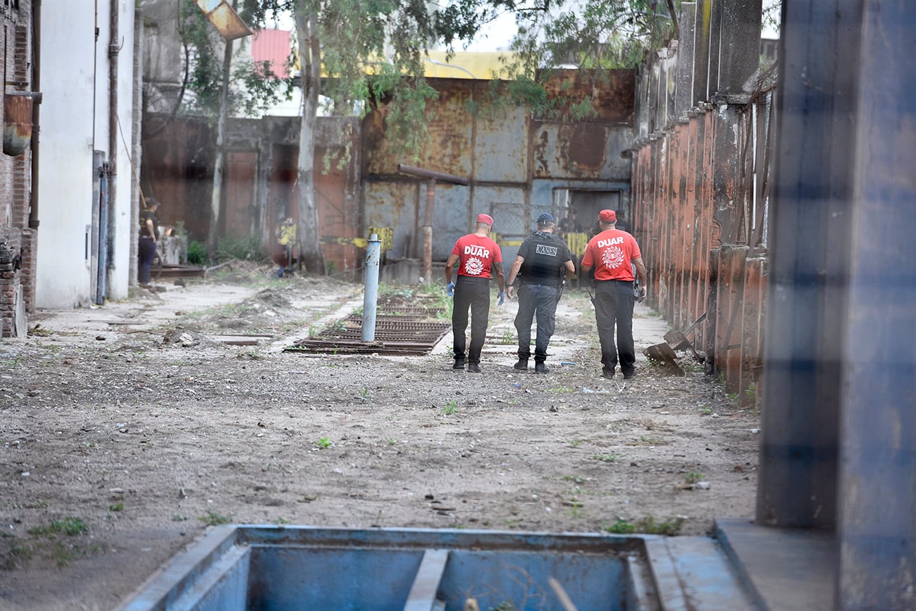 Nuevo rastrillaje en la zona de los silos del ex Molino Minetti, buscando a Anahí Bulnes, la docente desaparecida. (José Gabriel Hernández / La Voz)