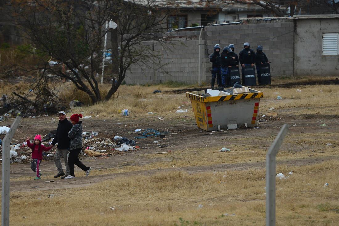 Operativo policial en Villa la Lonja