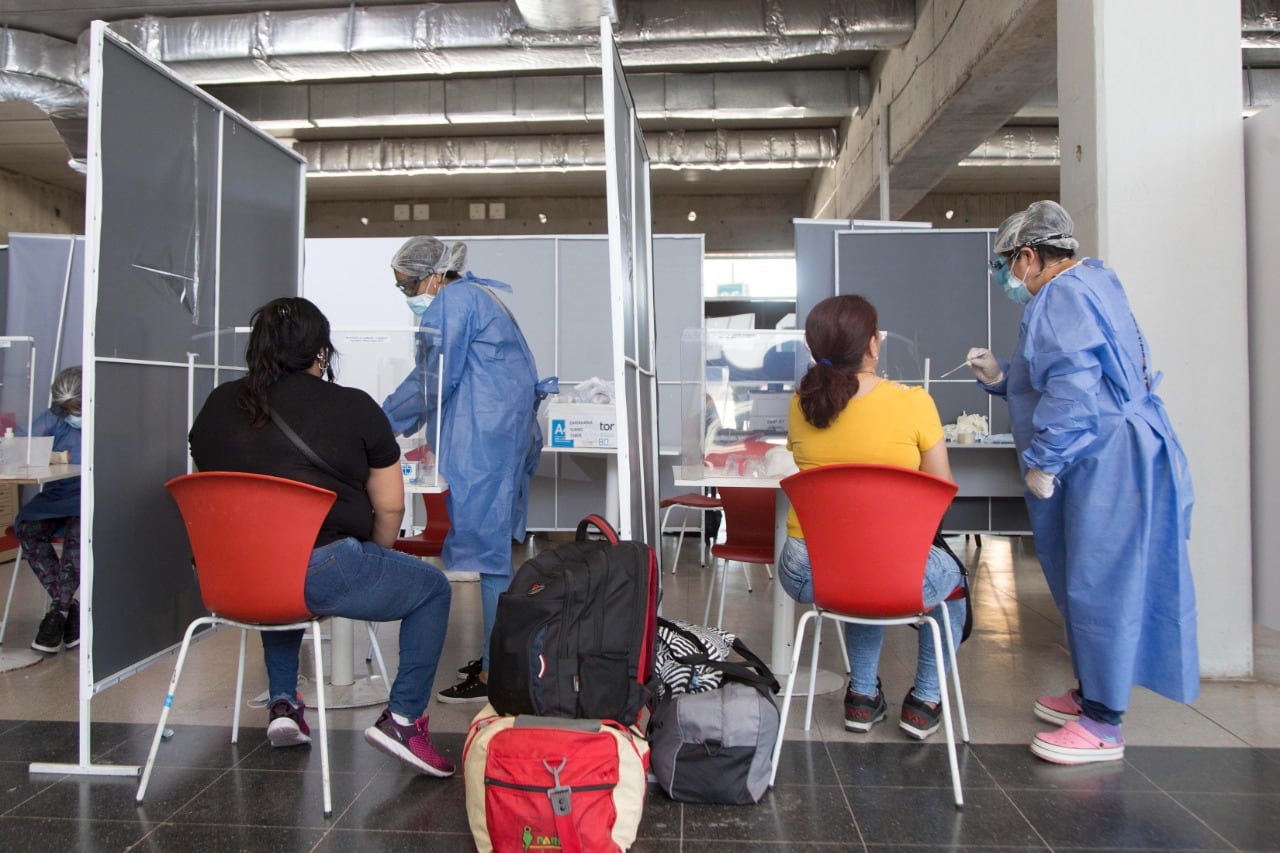 Cómo hace la Ciudad para testear por Covid a más de 12 mil personas por día.