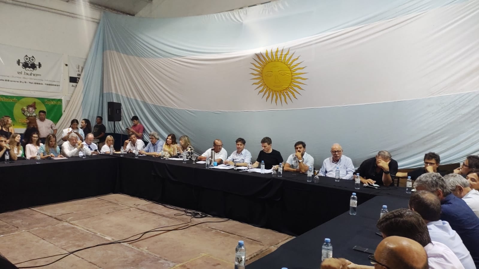 Kicillof encabezó en Claromecó un encuentro con Pymes de la producción, el comercio y los servicios