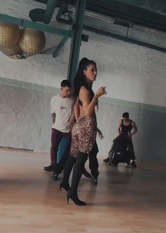 Silvina Escudero apostó por unas calzas animal print y deslumbró con una coreografía ultra sexy