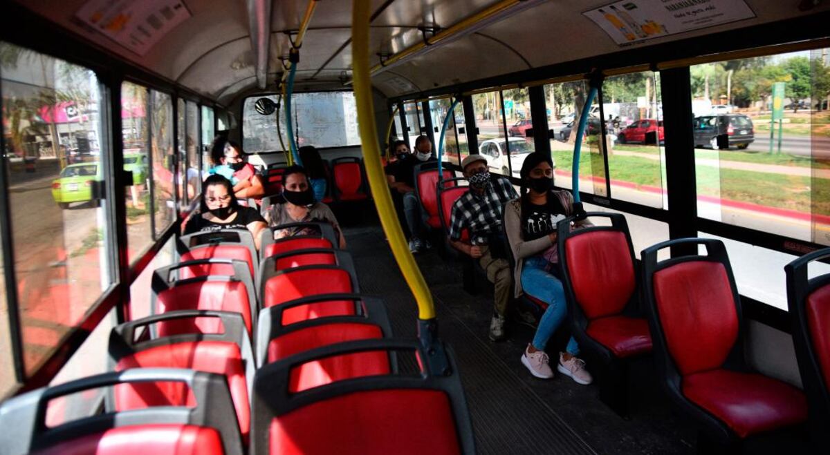 Mujer herida tras caerse de un colectivo en movimiento: Ersa suspendió al chofer