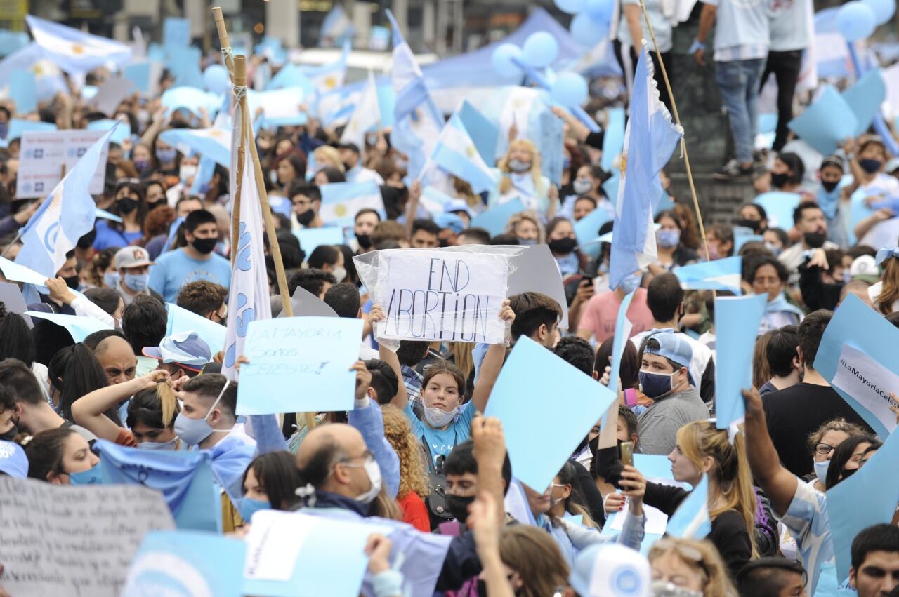 Las fotos de la marcha #MayoriaCeleste en el Congreso.