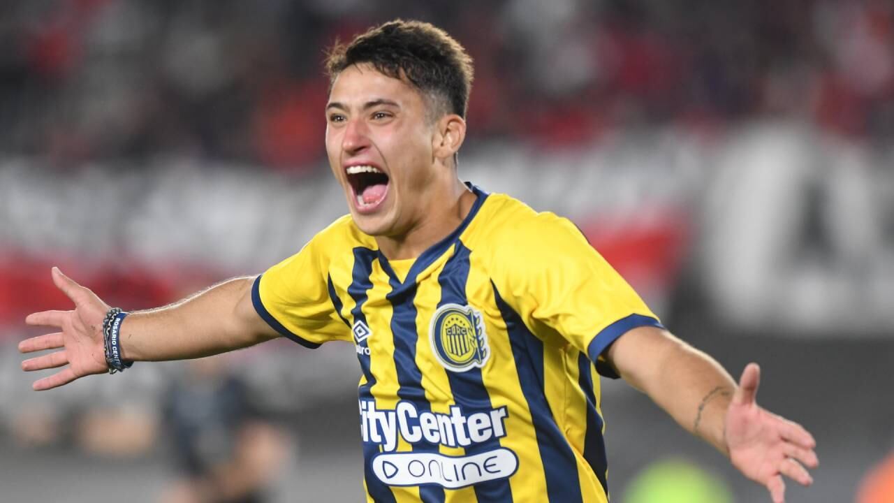 Alejo Veliz marcó un doblete para Rosario Central frente a River. 