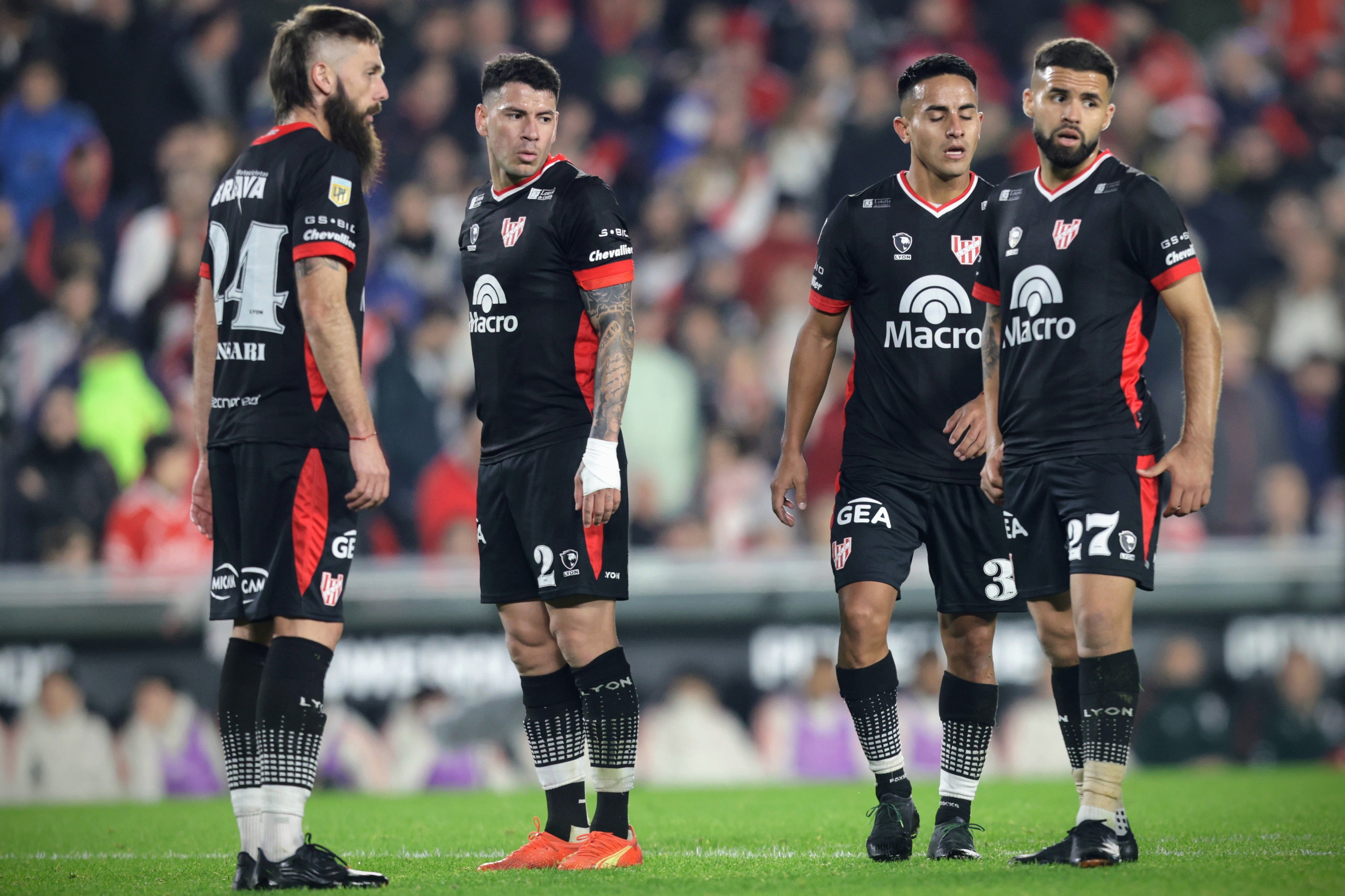 Nicolás Watson y Parnisari tienen chances de jugar ante Belgrano. (Fotobaires).