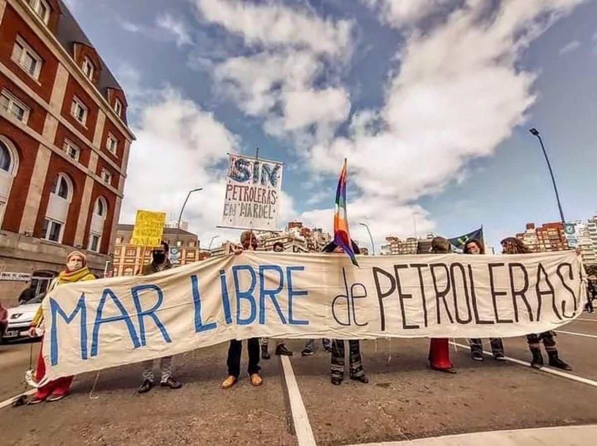 Llaman a una concentración en el palacio comunal para pedir “un mar libre de petroleras”