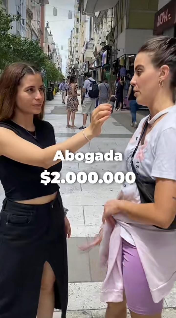 También reveló su sueldo en el video.