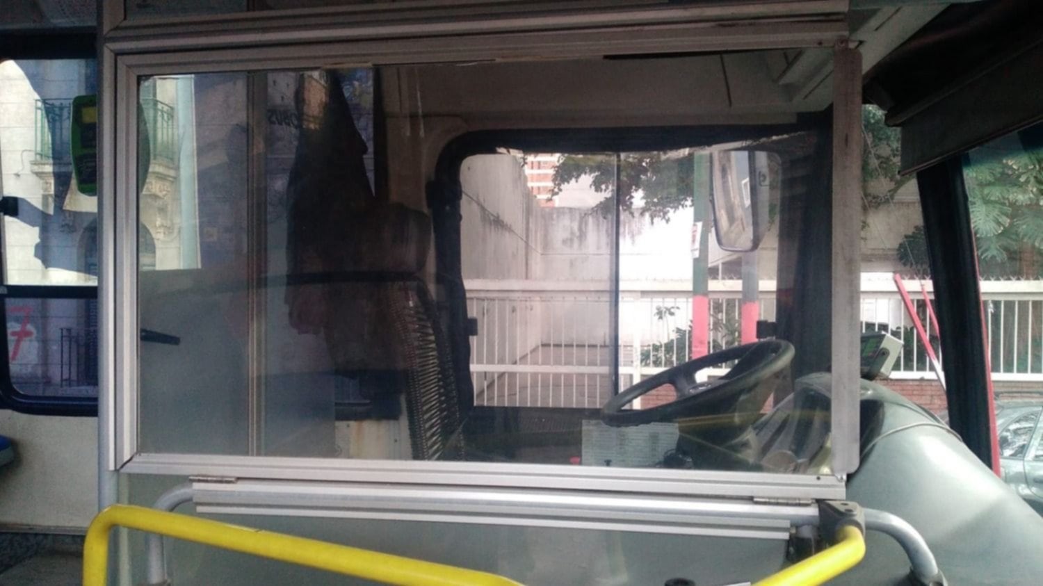 Las cabinas para proteger a los conductores de colectivo.