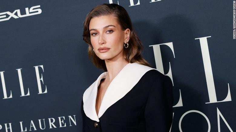 Hay una forma de lograr el maquillaje de Hailey Bieber con solo cambiar un paso en tu maquillaje.