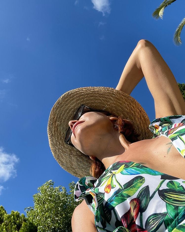 Lorena Meritano lució una malla enteriza al calor del verano.