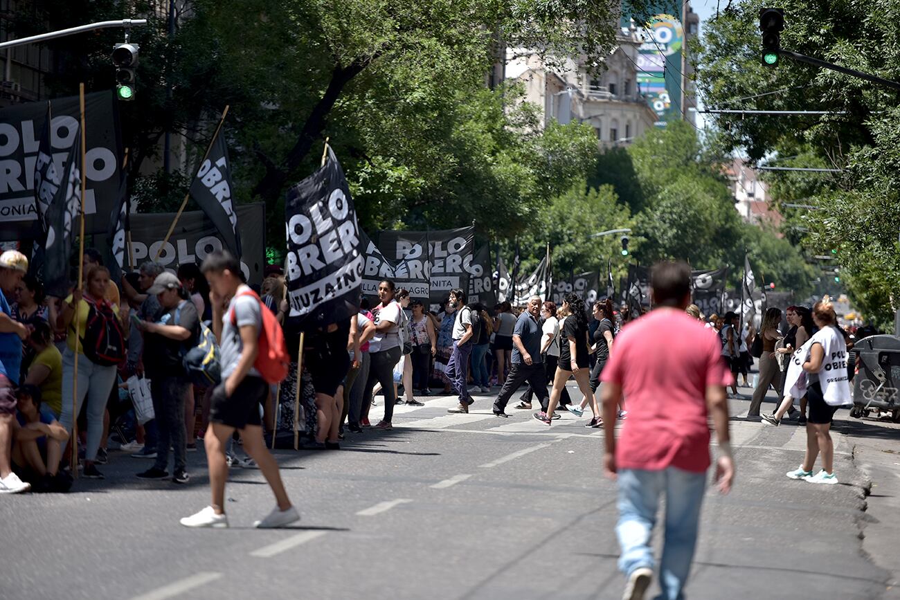 Piqueteros reclaman que más de 155 mil beneficiarios del plan Potenciar Trabajo no cobraron la asignación en enero.